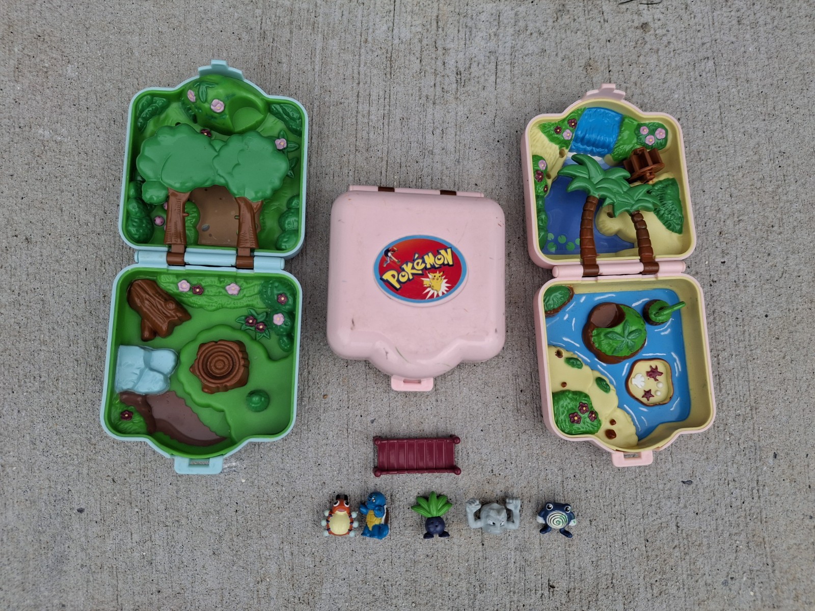 Pokemon 1997 Tomy Polly Pocket Mini Play Set lot of X3 W/ figures