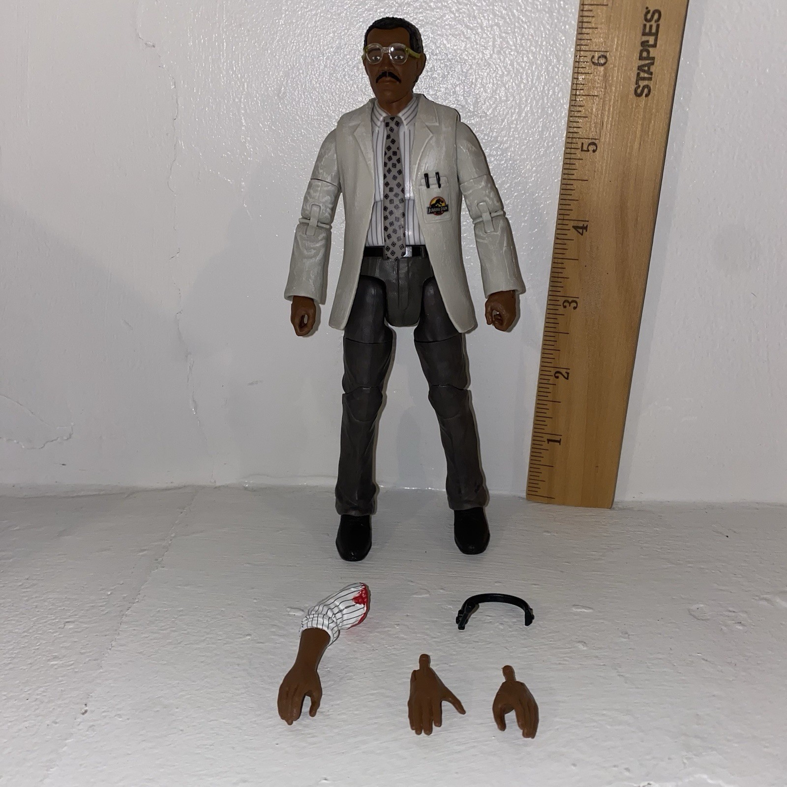Jurassic Park Amber Collection – John Raymond Arnold 6” Action Figure