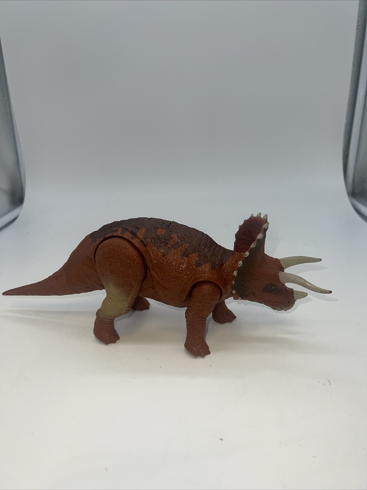 Jurassic World Triceratops Dinosaur Figure Mattel 2017 Roarivores