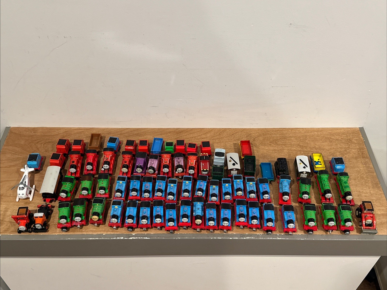 Thomas & Friends Magnetic Metal Die Cast Train Lot Of 75 Engines & Car