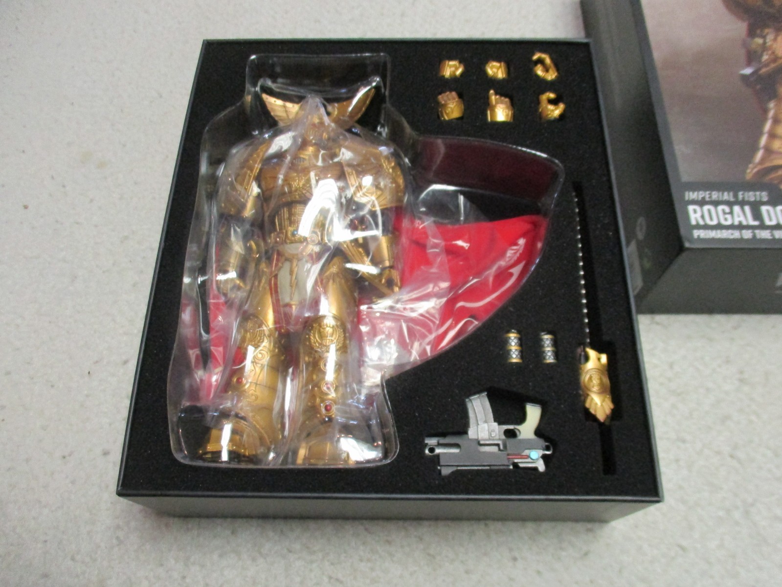JOYTOY WARHAMMER IMPERIAL FISTS ROGAL DORN PRIMARCH CLOTH CAPE NEW HEAD COMPLETE