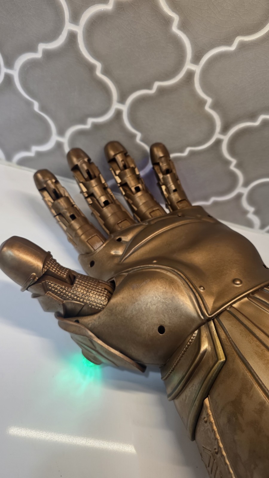 Marvel Legends Series Infinity Gauntlet Articulated Electronic Fist 20″ Working!
