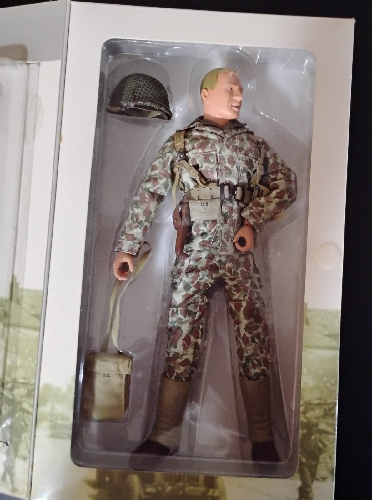 DRAGON 12” WWII Private EDWARD Armored Div. France 1944 1/6th Figure 70048 NIB