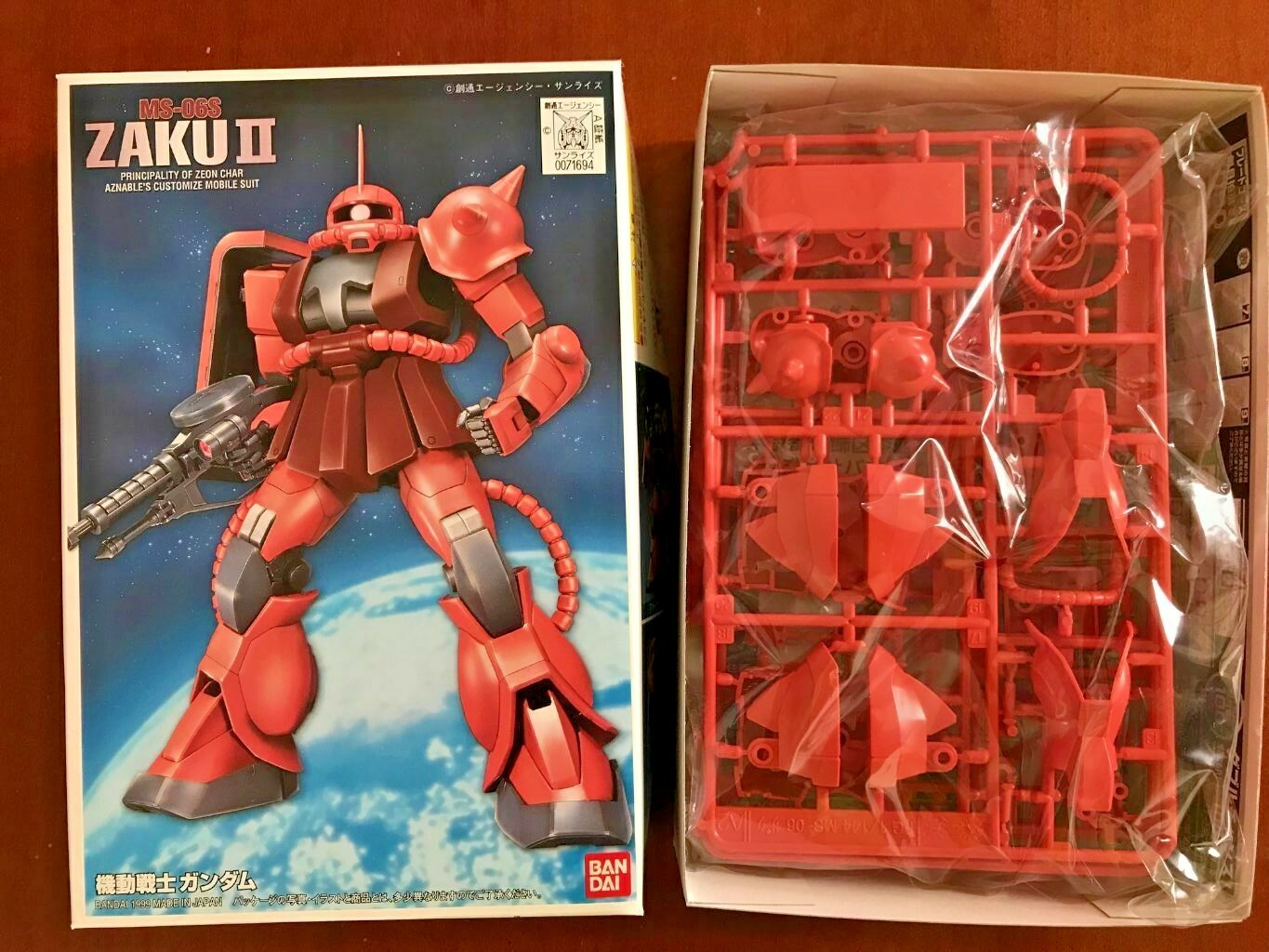 First Grade (FG-02) Mobile Suit Gundam 1/144 MS-06S Zaku II Bandai (Vintage Kit)