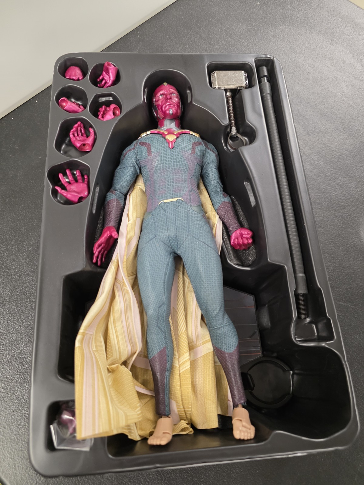Hot Toys MMS296 VISION Avengers Age Of Ultron 1/6 Scale Figure Used