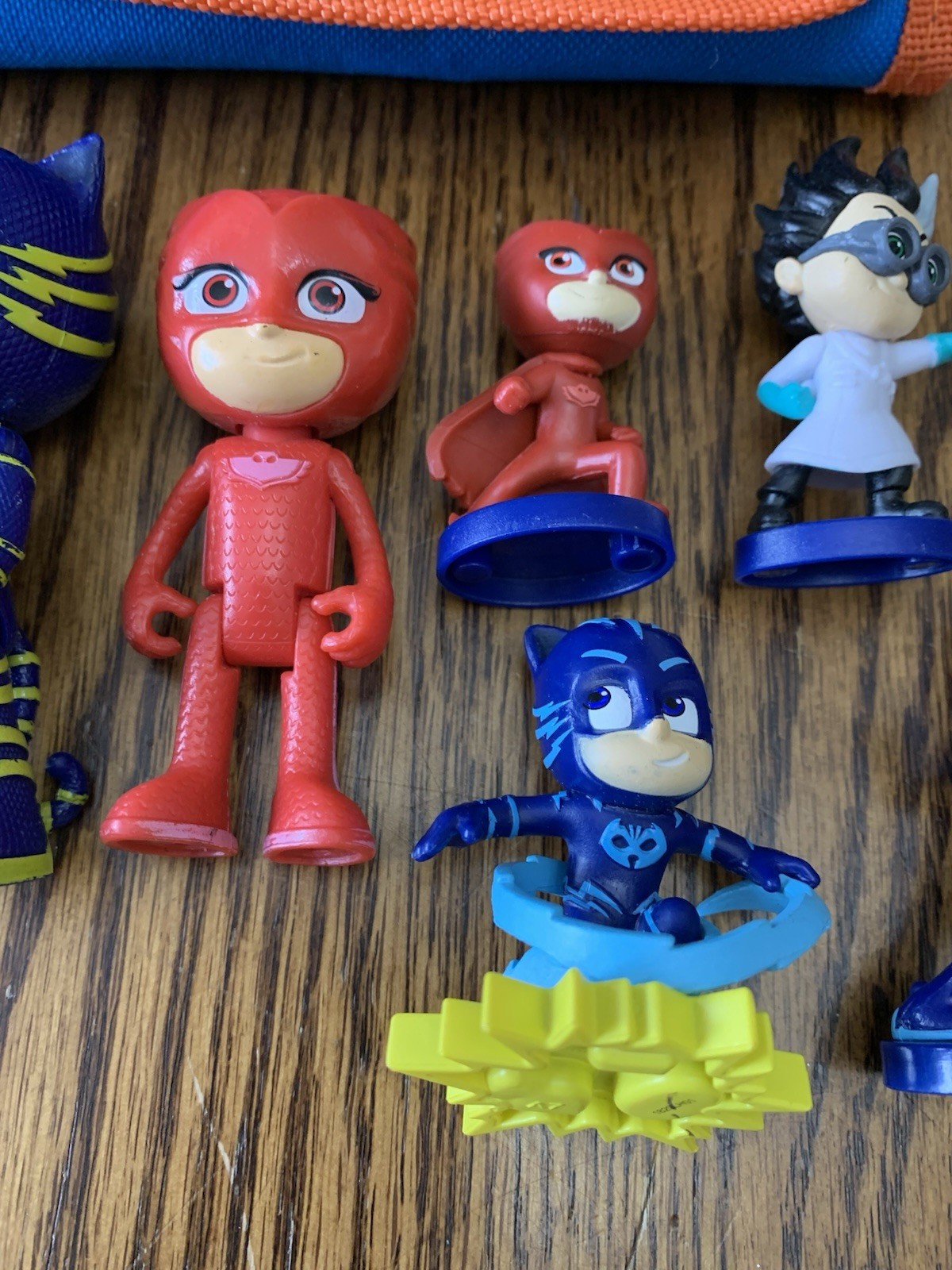 PJ Masks Lot Of (7) Figures W/ PJ Masks Lunch Bag!