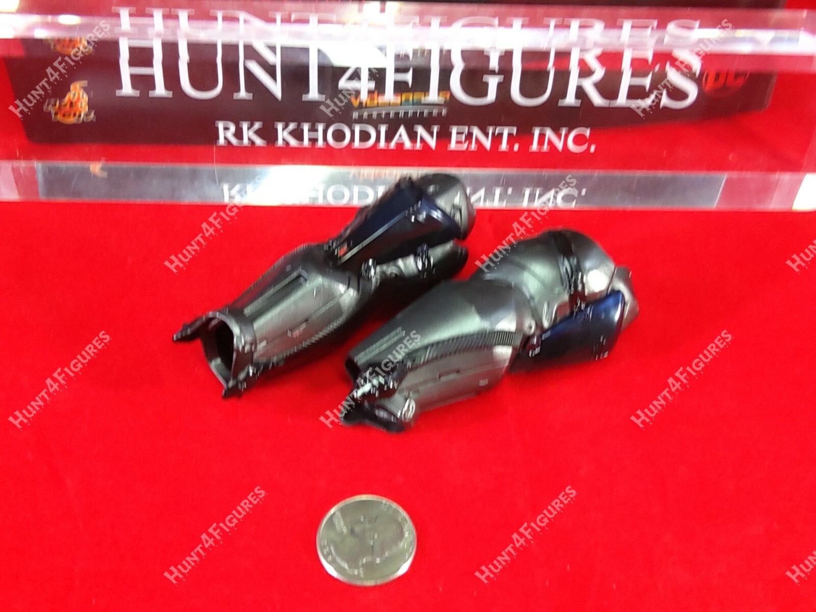 Hot Toys VGM39 DC Batman Beyond Arkham Knight 1/6 action figure’s Leg armor only