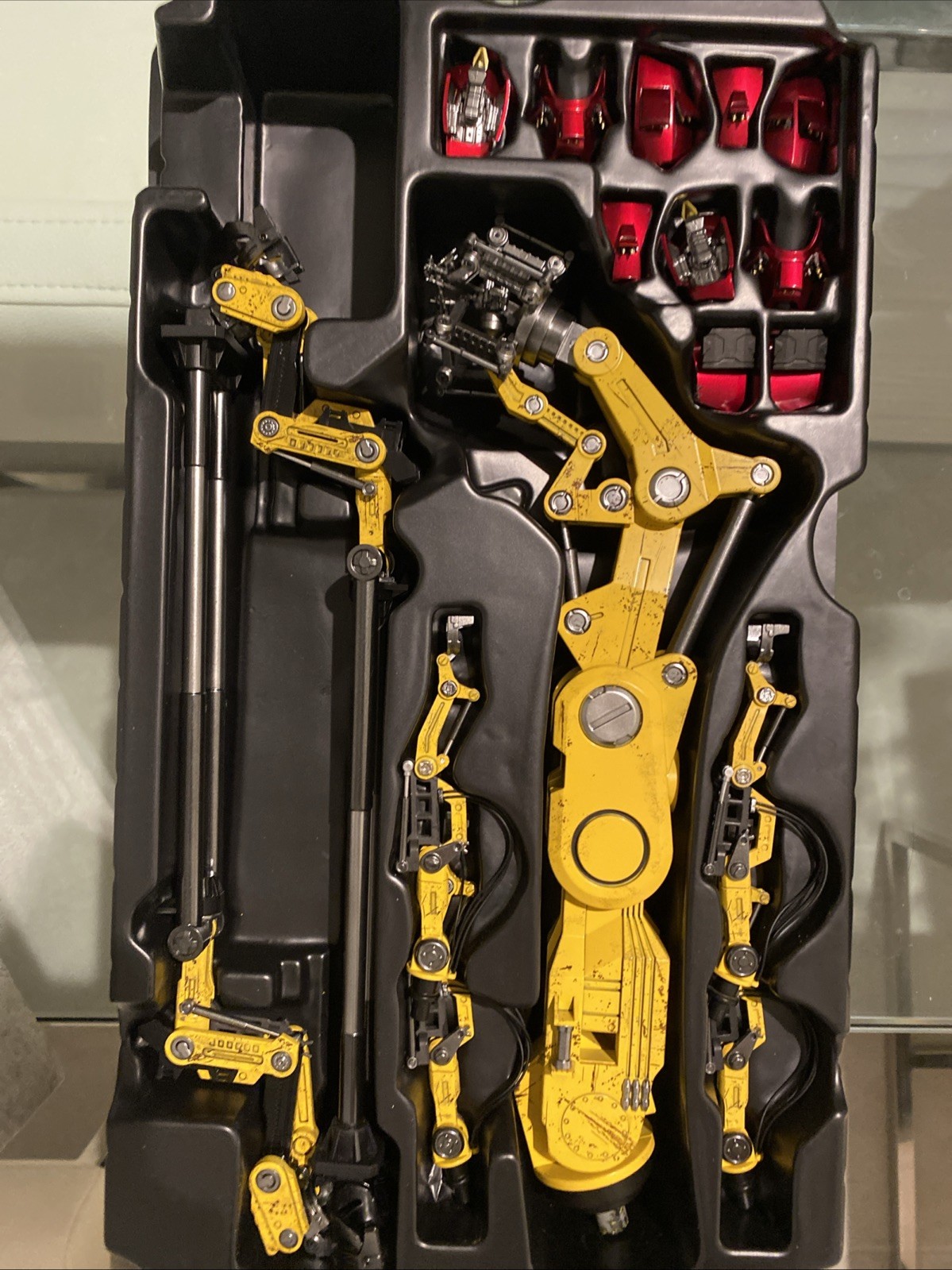 Hot Toys MMS462D22 Iron Man Mark IV Suit Up Gantry Deluxe Diecast 1/6