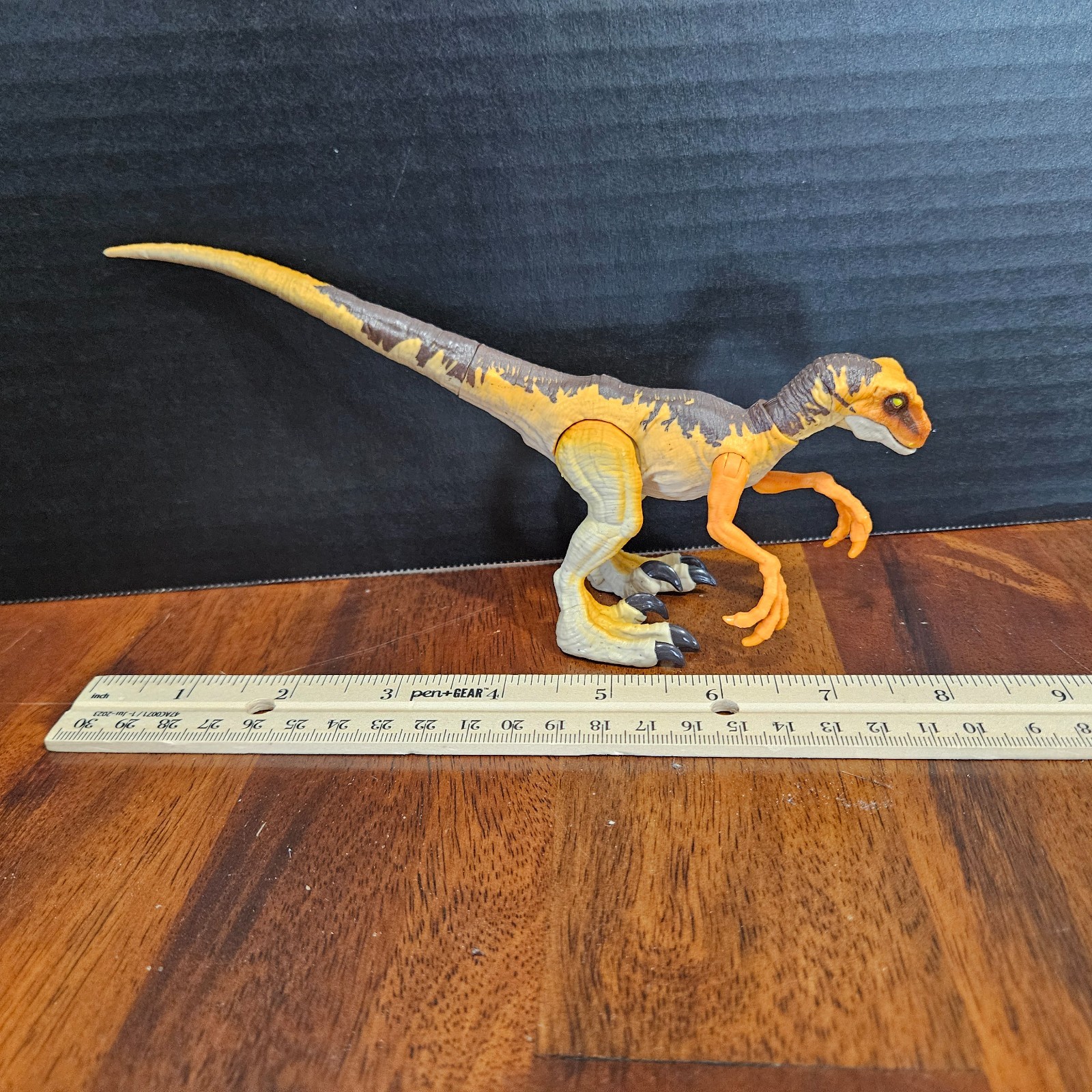 Jurassic World Chaos Theory VALOCIRAPTOR Strike Attack Action Figure Raptor
