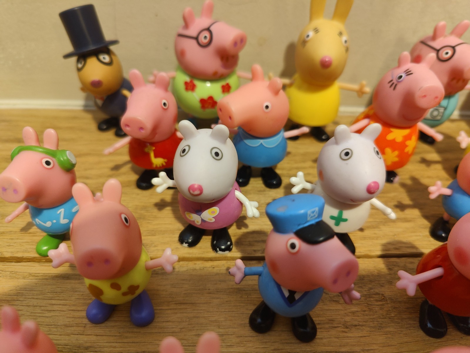 (30) Peppa Pig Figures Toys Lot