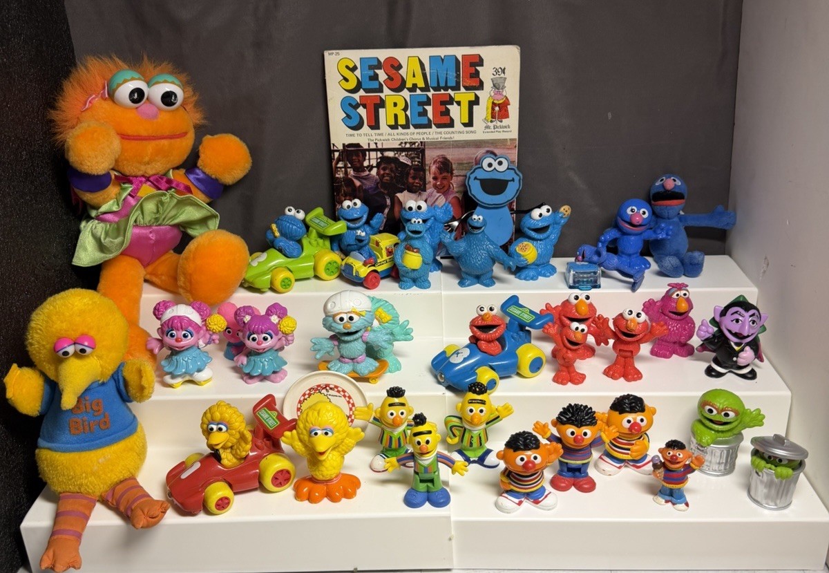 HUGE Sesame Street Lot Of 36 NO DUPLICATES VTG 1980s – 00’s Muppets Toy Figures