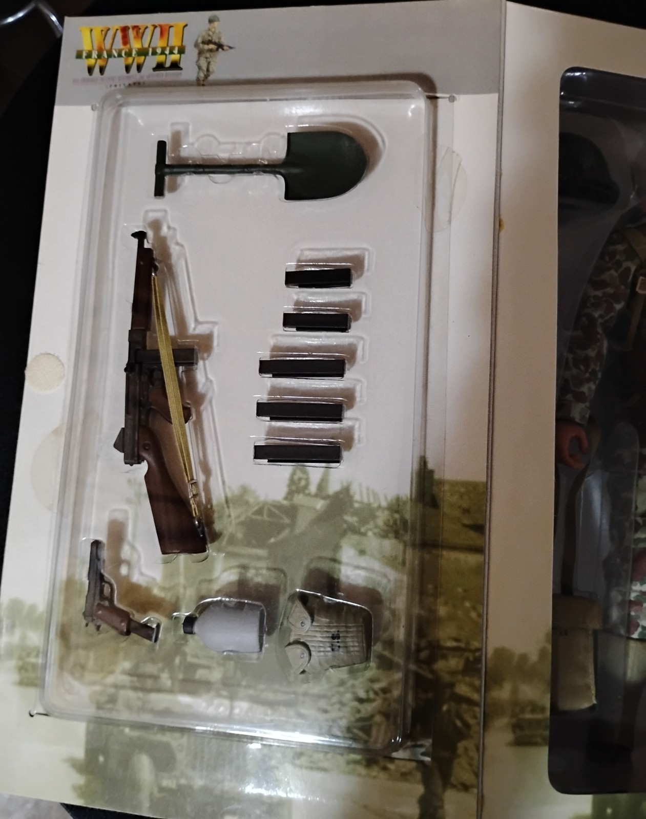 DRAGON 12” WWII Private EDWARD Armored Div. France 1944 1/6th Figure 70048 NIB