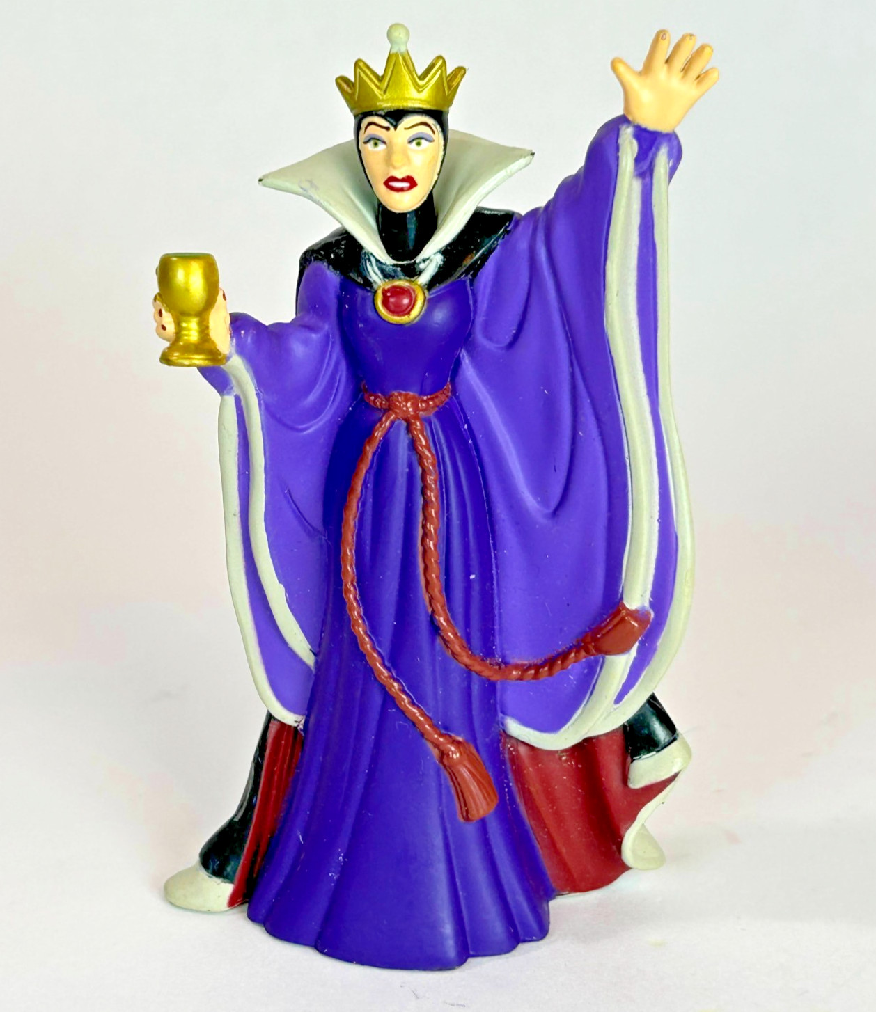 The Queen w/ Chalice Cup 4″ PVC Action Figure Disney Snow White Villain