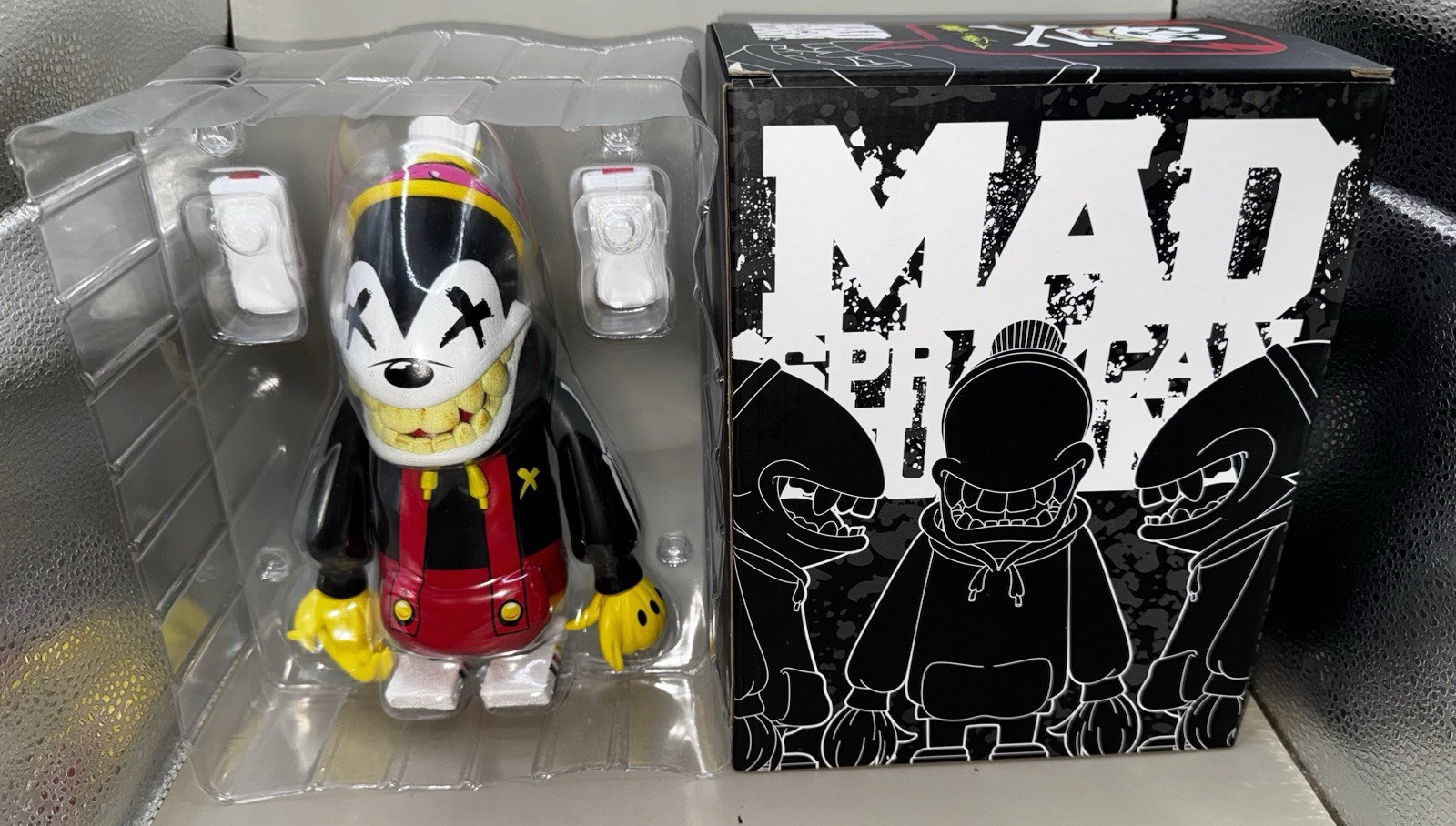 Vinyl Figure Mad Spray Can Mutants Graffiti Martian Toy 3 In box 8″ Figure