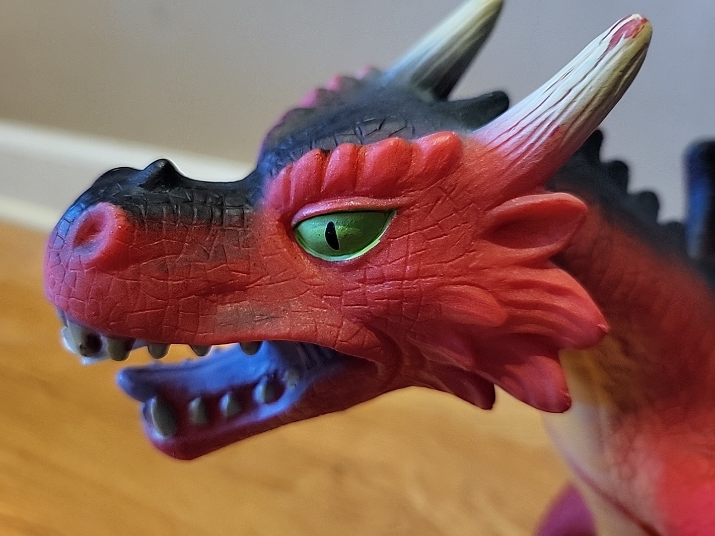 Rare 2018 Toys R US Red Dragon Polyester 10.5″ tall Great details!!