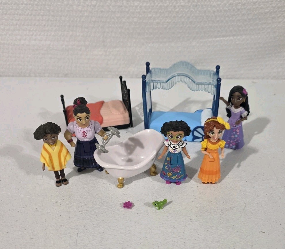 Disney Encanto Mirabel Magical House Casa Madrigal Figures & Furniture Lot