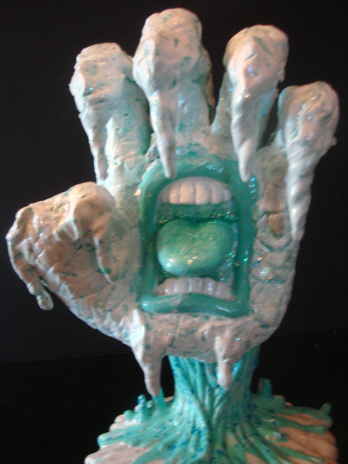 ICE HAND Custom Kidrobot Santa Cruz Screaming Hand Figure