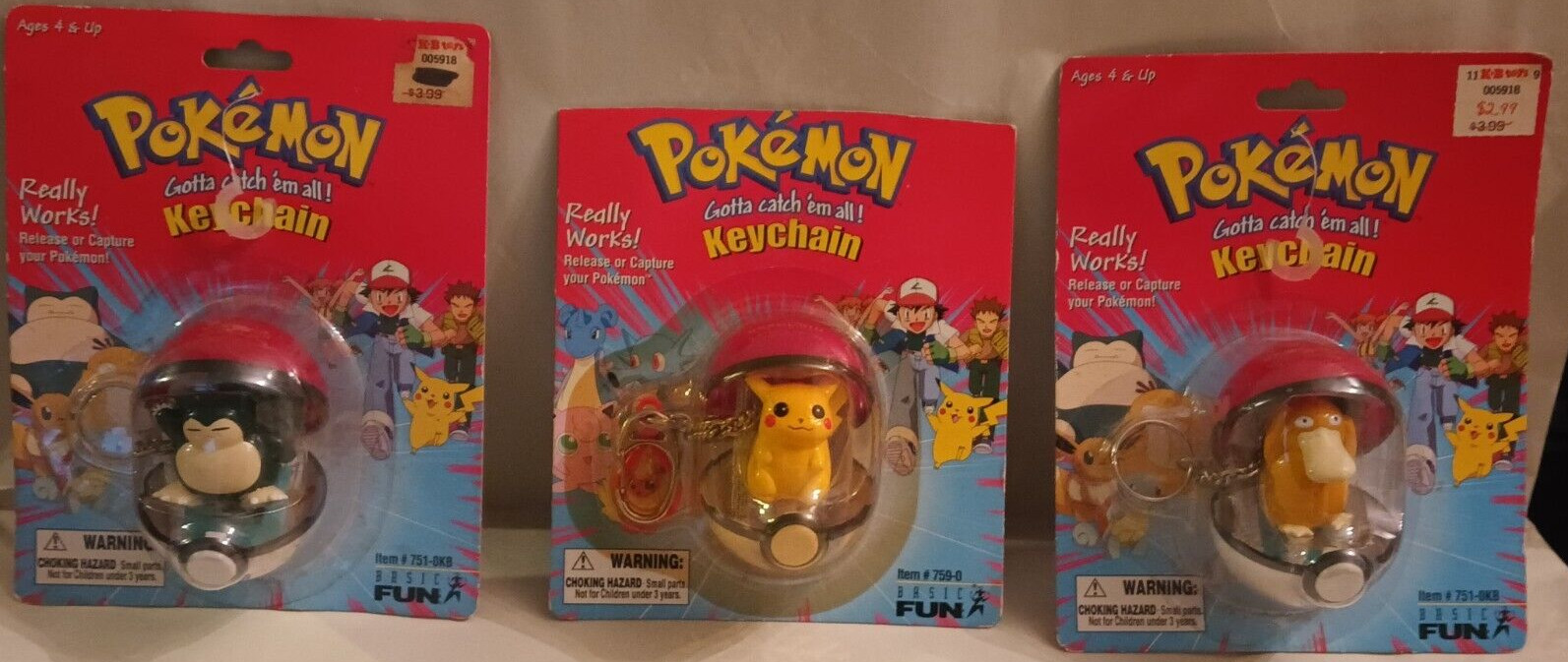 New (Basic Fun) Pokemon Keychain 1999 With pokeball