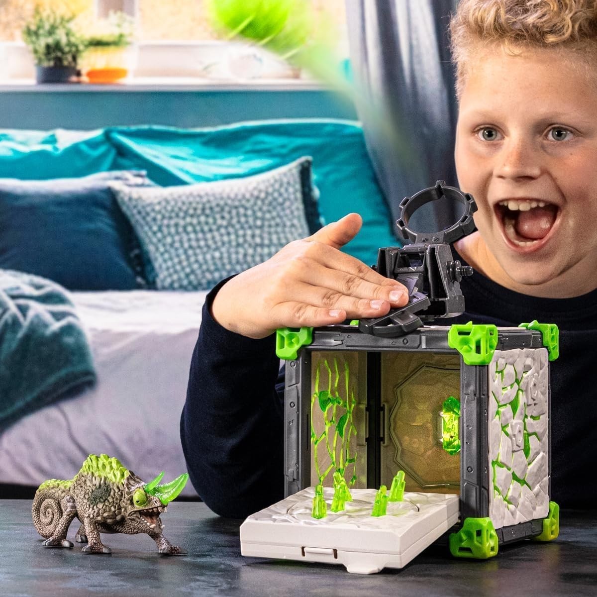 Eldrador Creatures – 34 PC Stone Battle Cave with Chameleon Toy Playset – Liz…