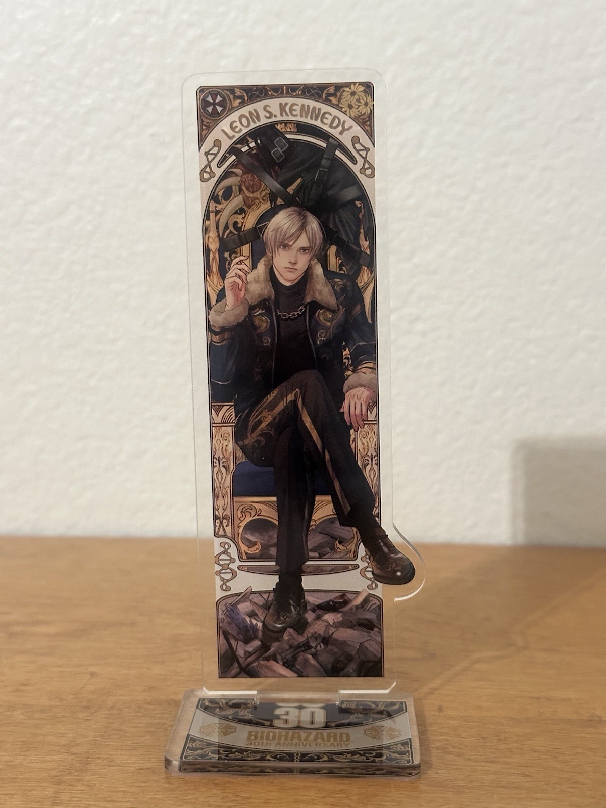 Resident Evil Leon Kennedy stand up figure