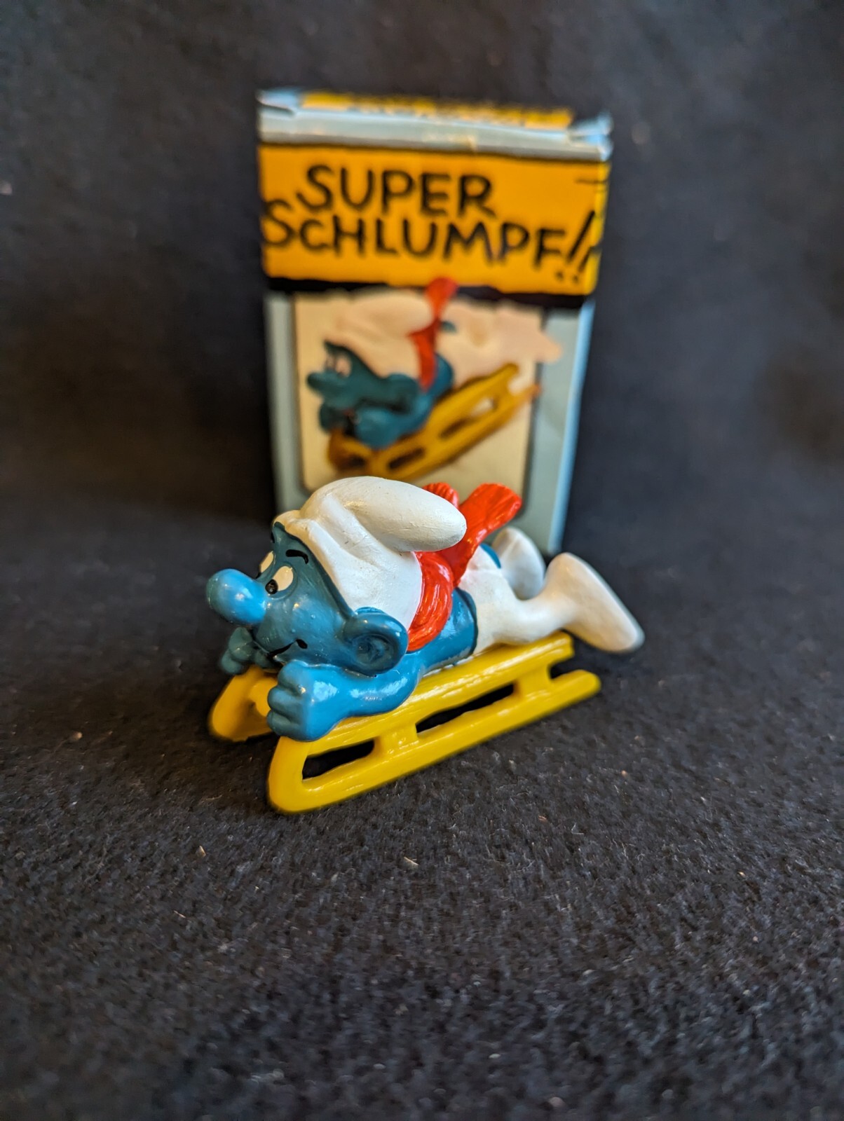 Smurfs Super Smurf Sled sledding Figure 40201 Schleich Peyo with box 1 owner