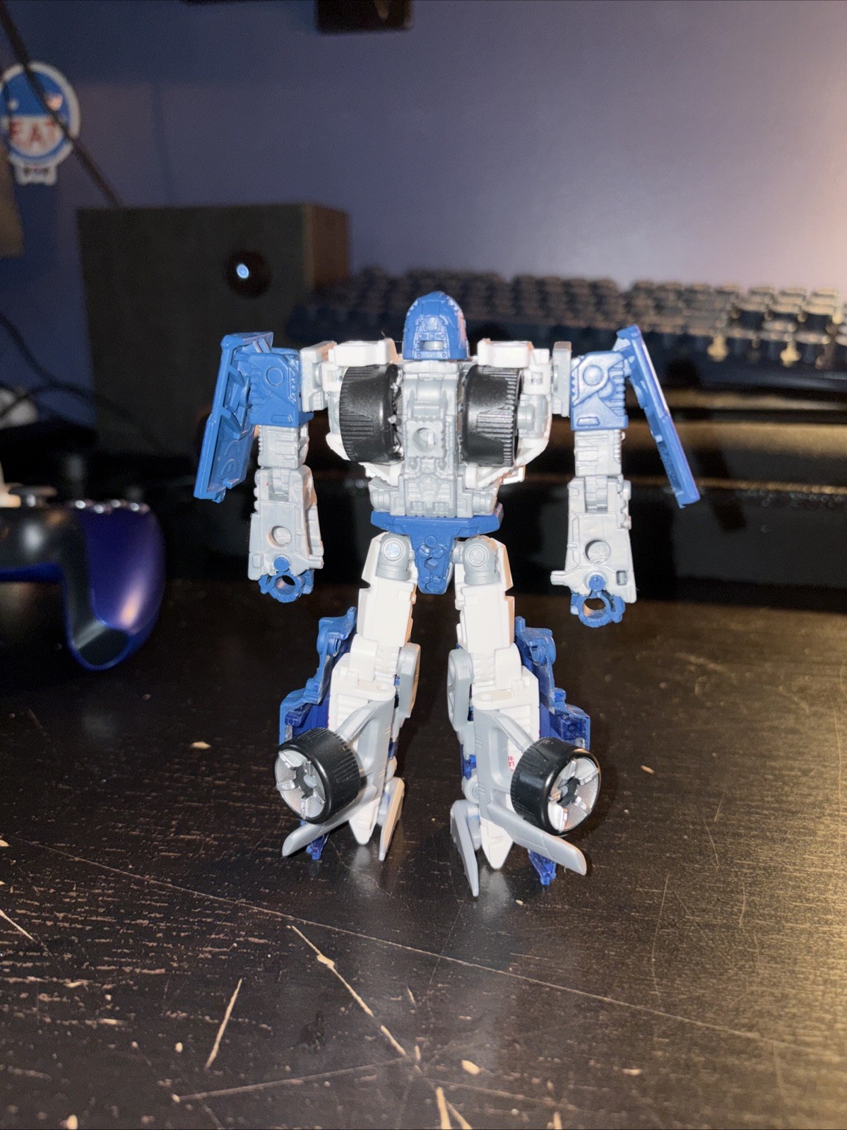 Hasbro Transformers Siege War for Cybertron Mirage Action Figure Deluxe Class