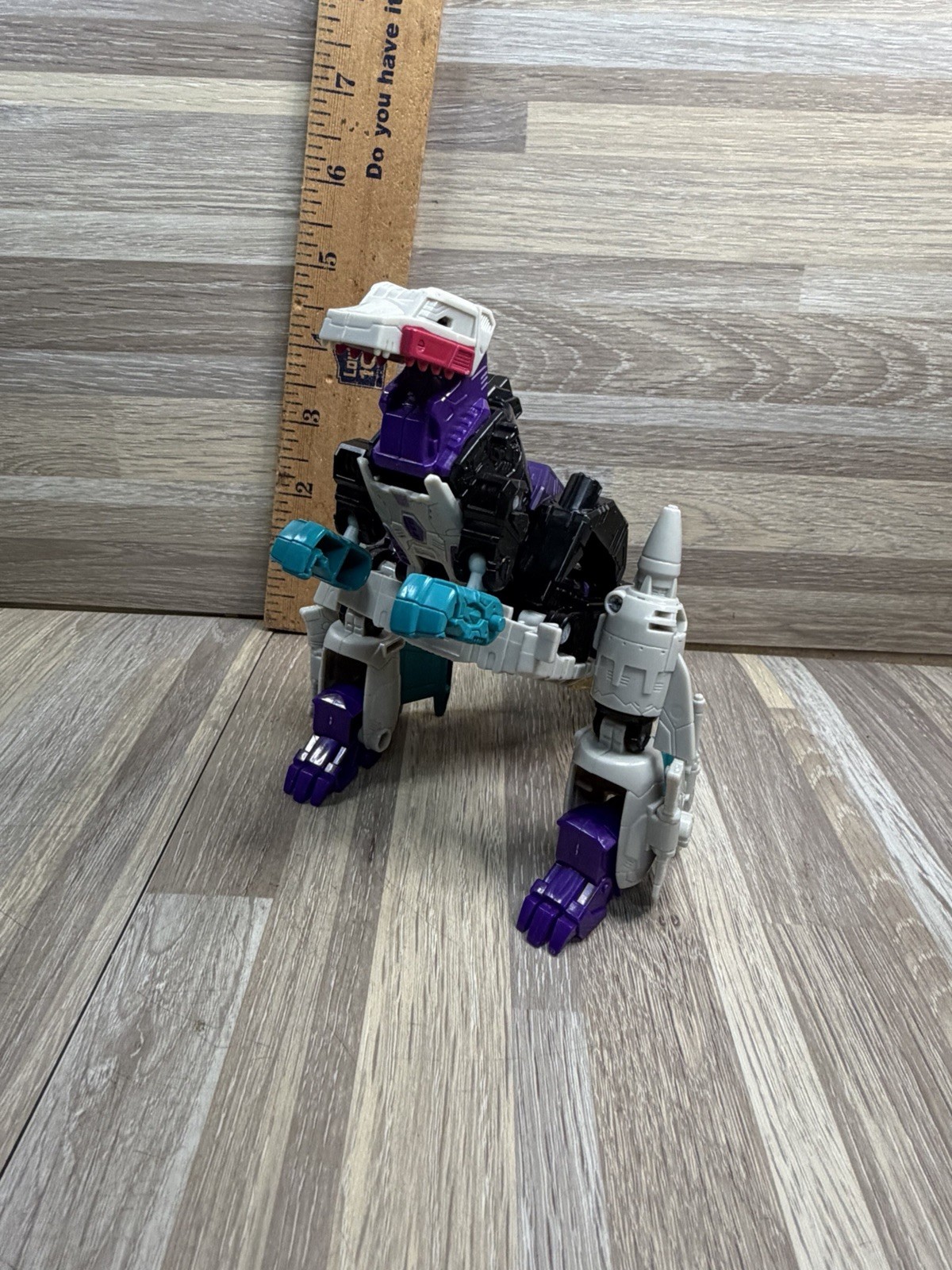 Transformers Earthrise SNAPDRAGON Voyager war for cybertron generations