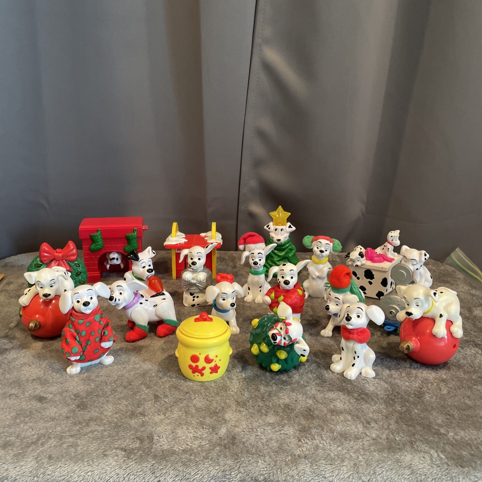 Vintage Disney’s/ Mc Donald’s PVC Toys Lot Of 20 Christmas Theme 101 Dalmatians