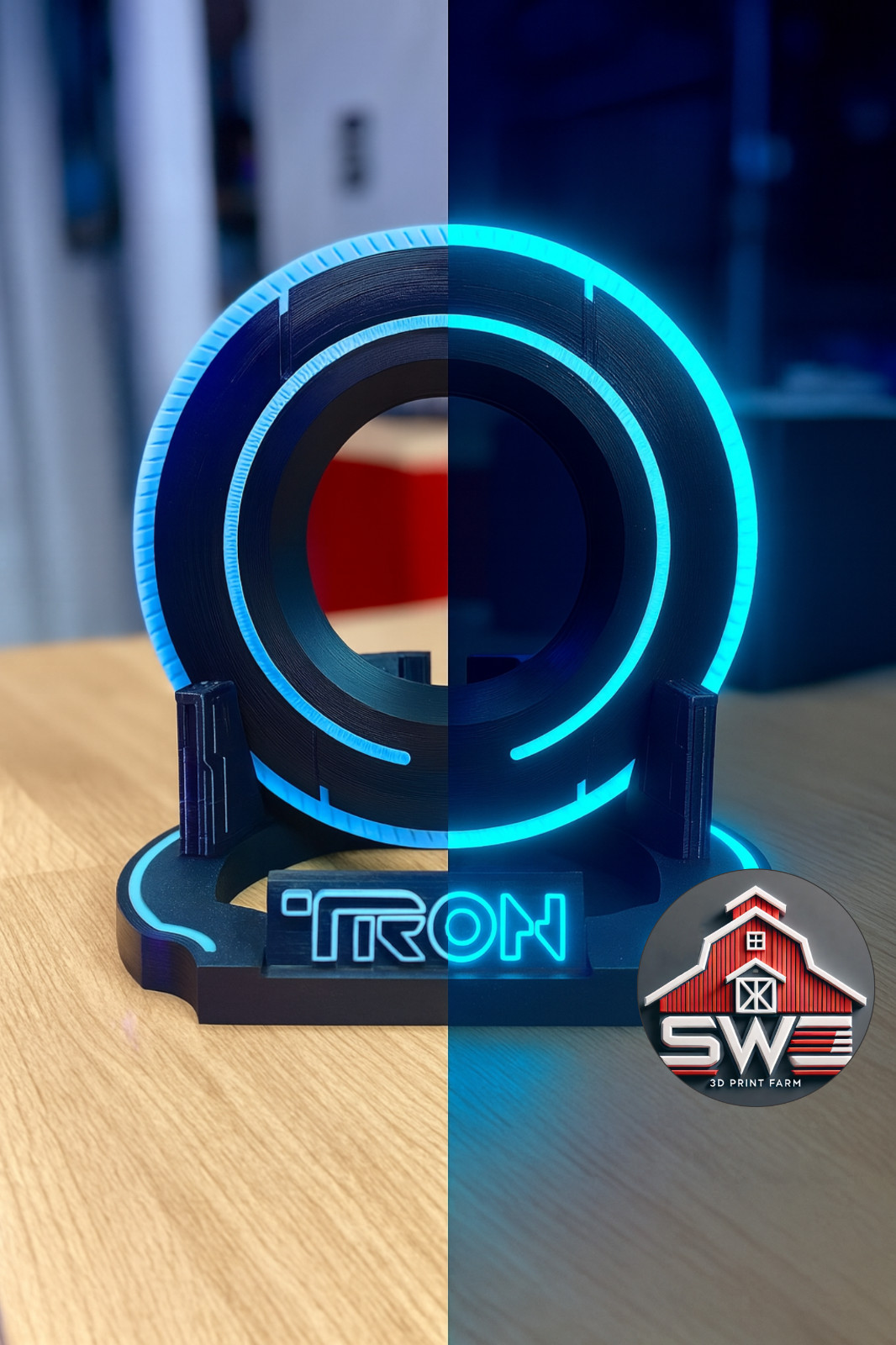 Tron Identity Disc with Display Stand – Glowing Sci-Fi Collector Piece