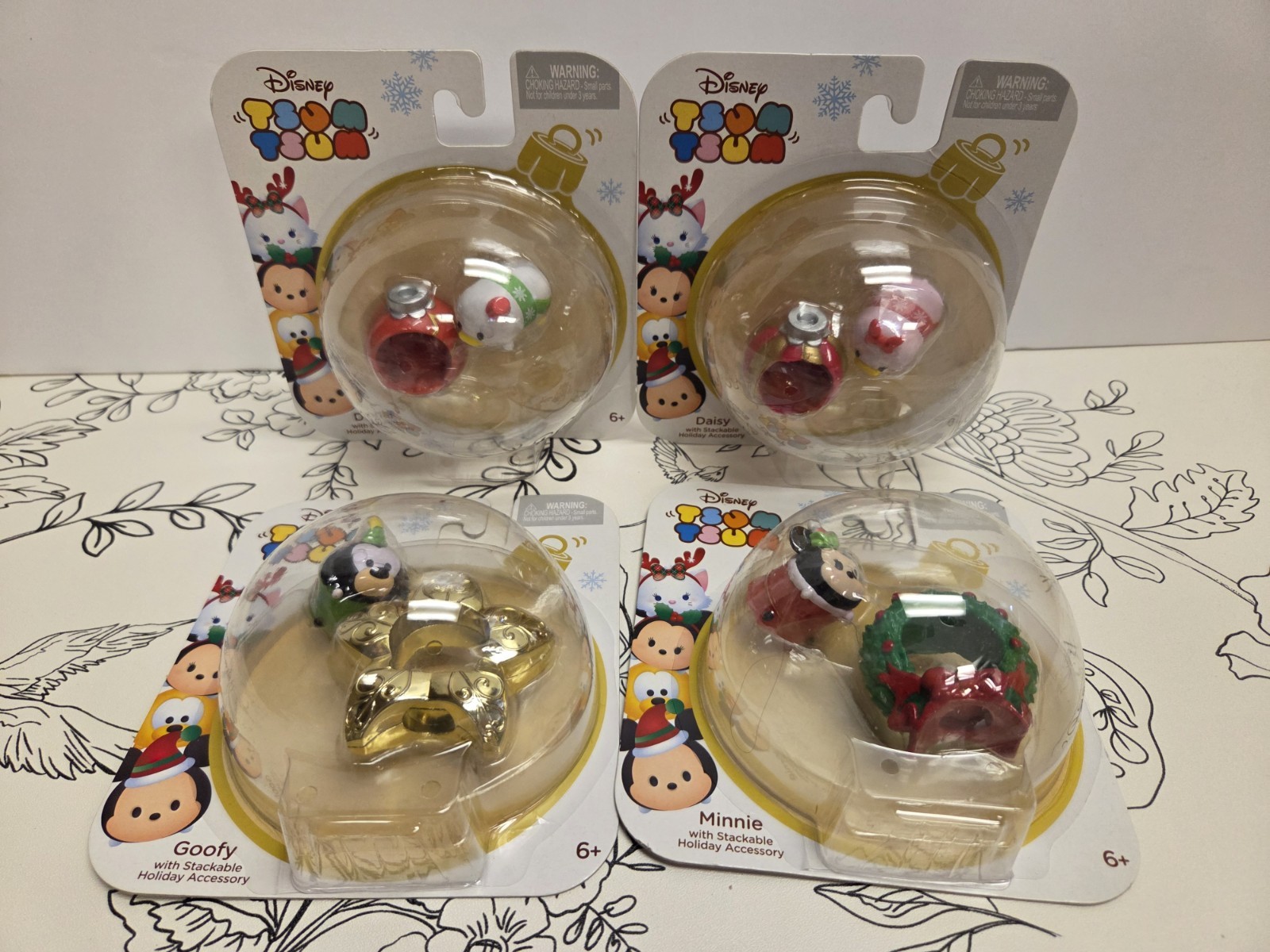 Disney Holiday Tsum Tsum Vinyl Figures Lot of 4 Imperfect Packaging