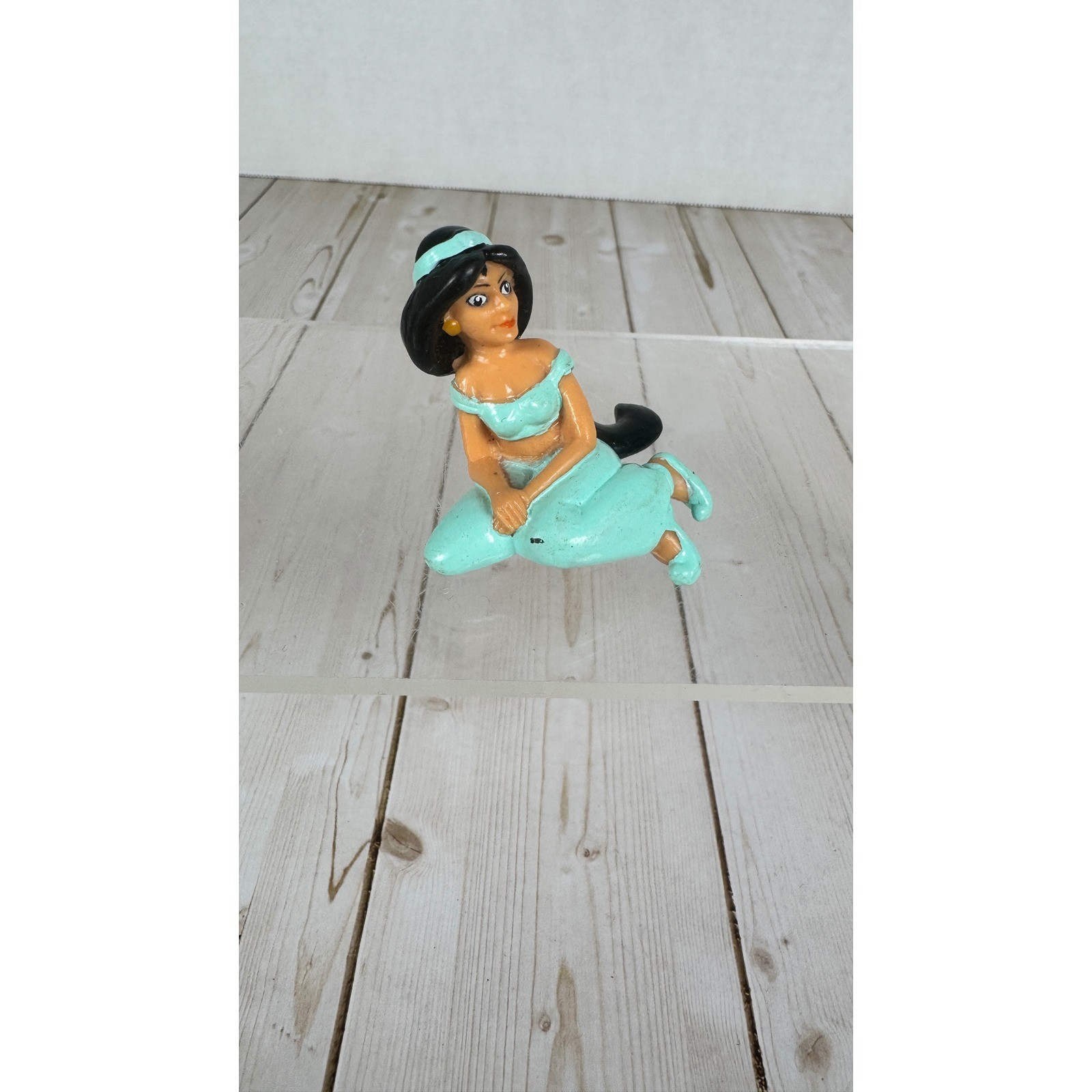 Disney Aladdin Princess Jasmine Seated PVC Figure Burger King 1993 Vintage Toy