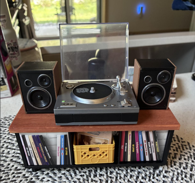 MGA’s Miniverse Real Vinyl Music Record Player Brand New SHIPS SAME DAY FREE