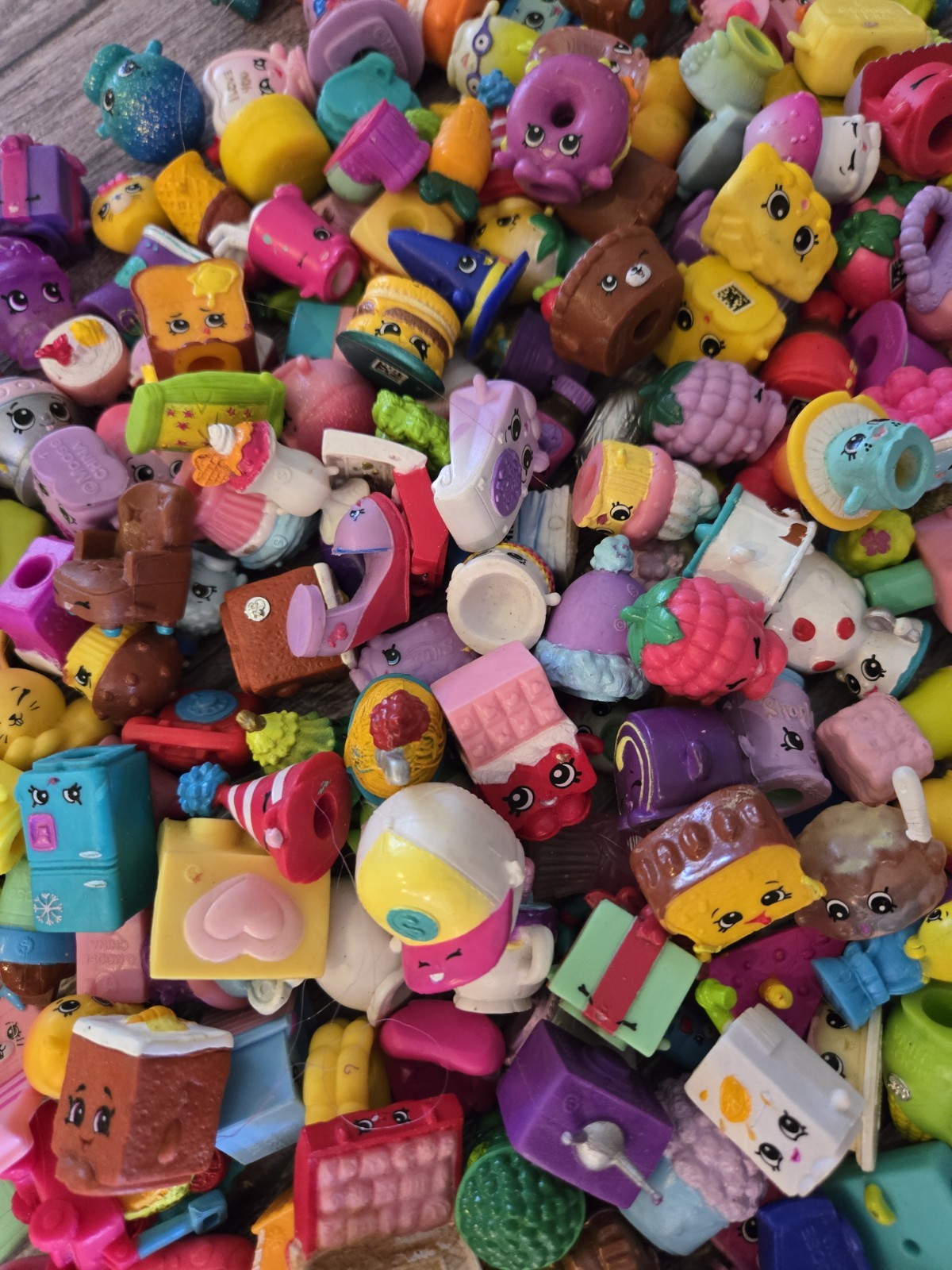 Lot of 24 Random SHOPKINS & PETKINS Mixed Seasons USED No Duplicates GC
