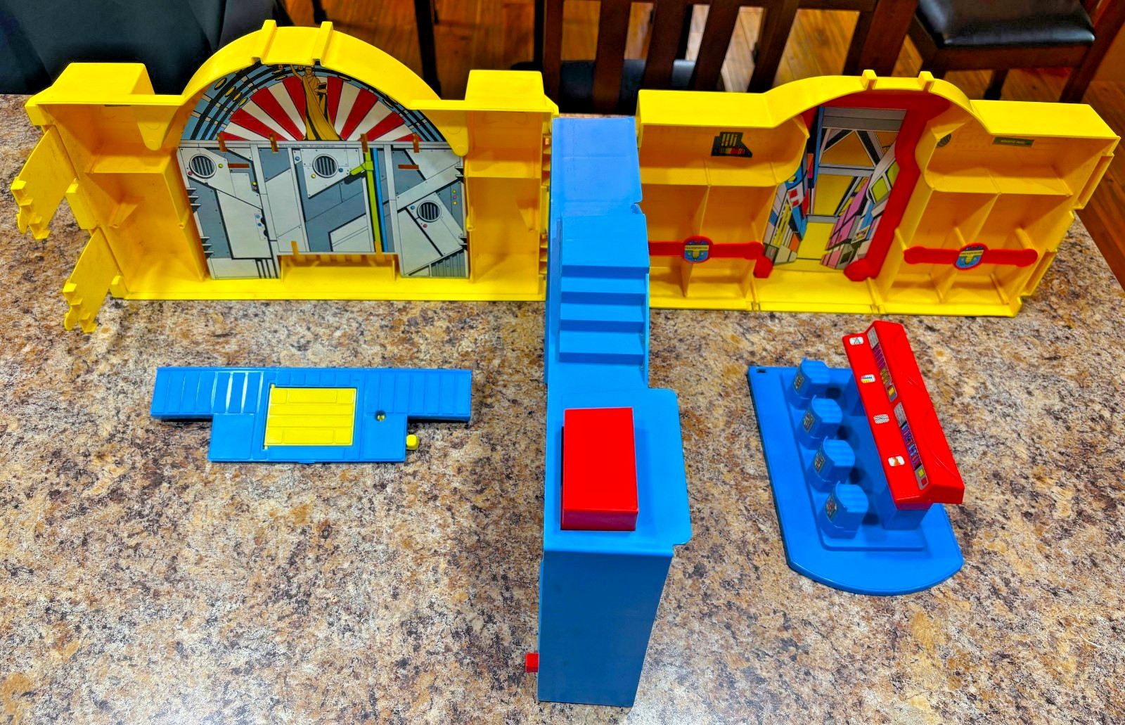 Vintage 1984 Kenner Super Powers Hall of Justice Playset