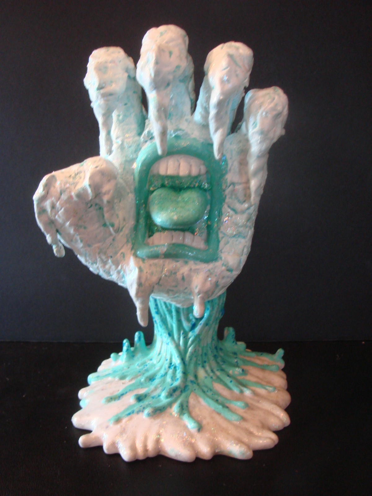 ICE HAND Custom Kidrobot Santa Cruz Screaming Hand Figure