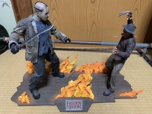 Freddy VS Jason Statue by NECA New In Box Limited Edition 366/650 Very Rare