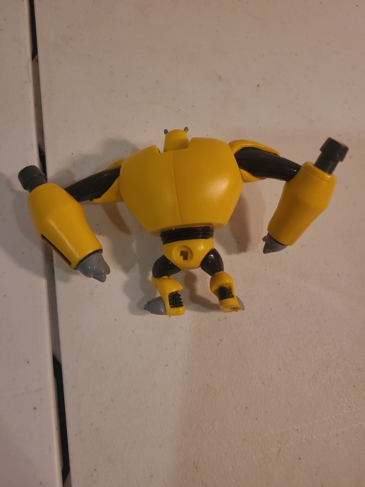Ben 10 Alien Force 2010 Yellow ARMODRIILLO 4″ Action Figure w/ Tail – NICE!