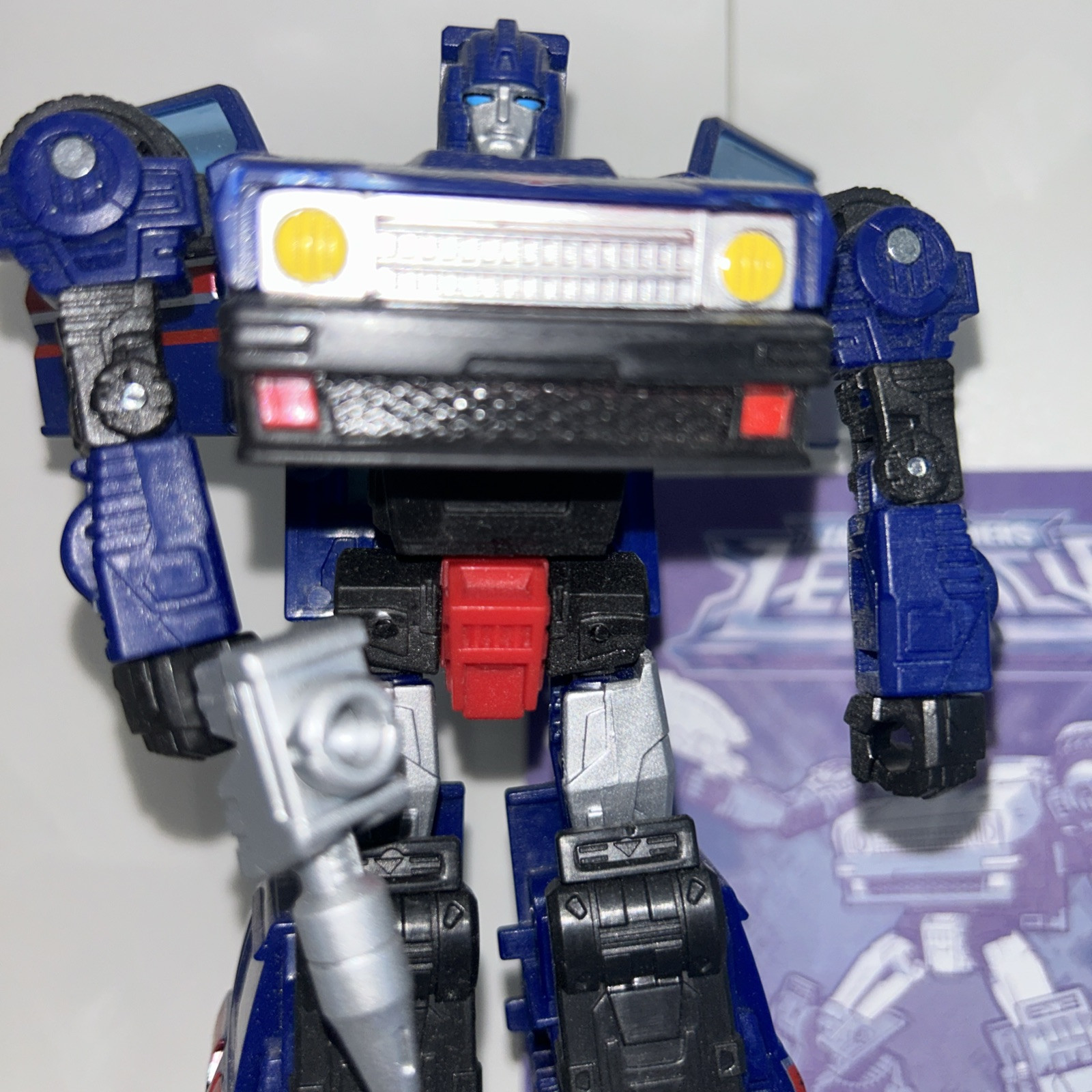 Hasbro Transformers Legacy AUTOBOT SKIDS Deluxe Class Action Figure