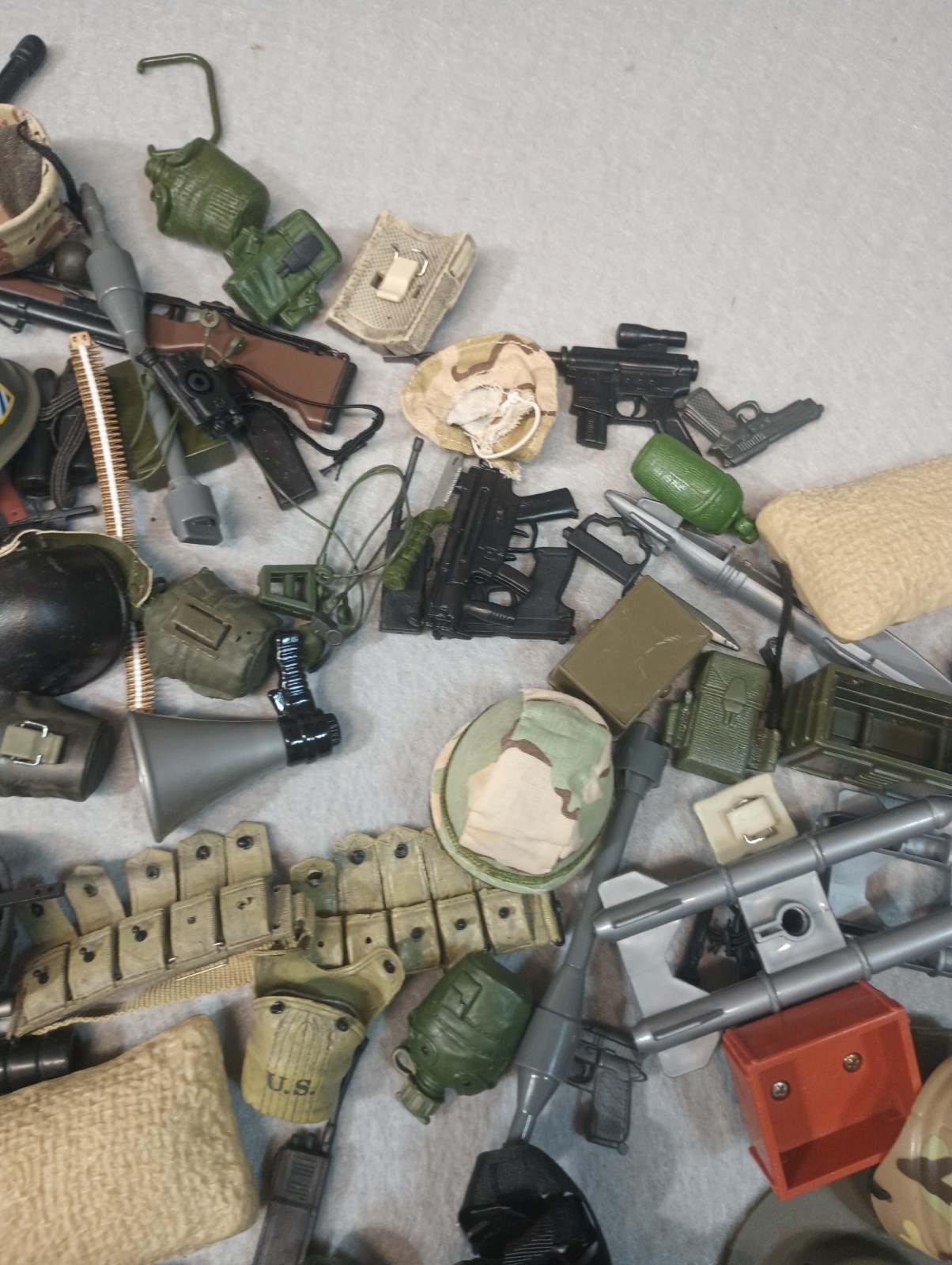 Ultimate Corp Lanard/GI Joe Toys 1/6 scale Clothes & Accessories 90’s-2000 B1