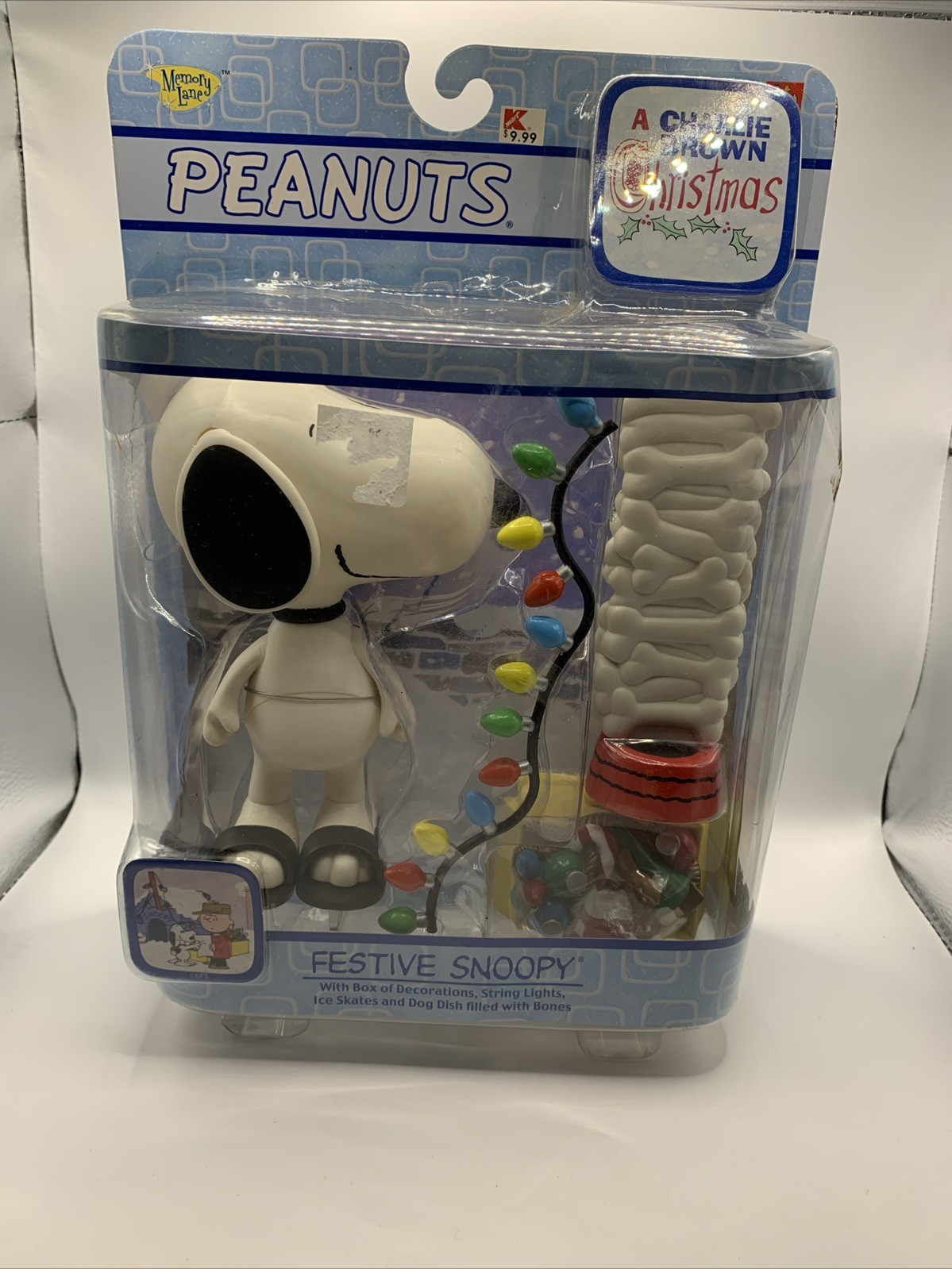 Peanuts A Charlie Brown Christmas 13″ Festive Snoopy Memory Lane 2004 NIP