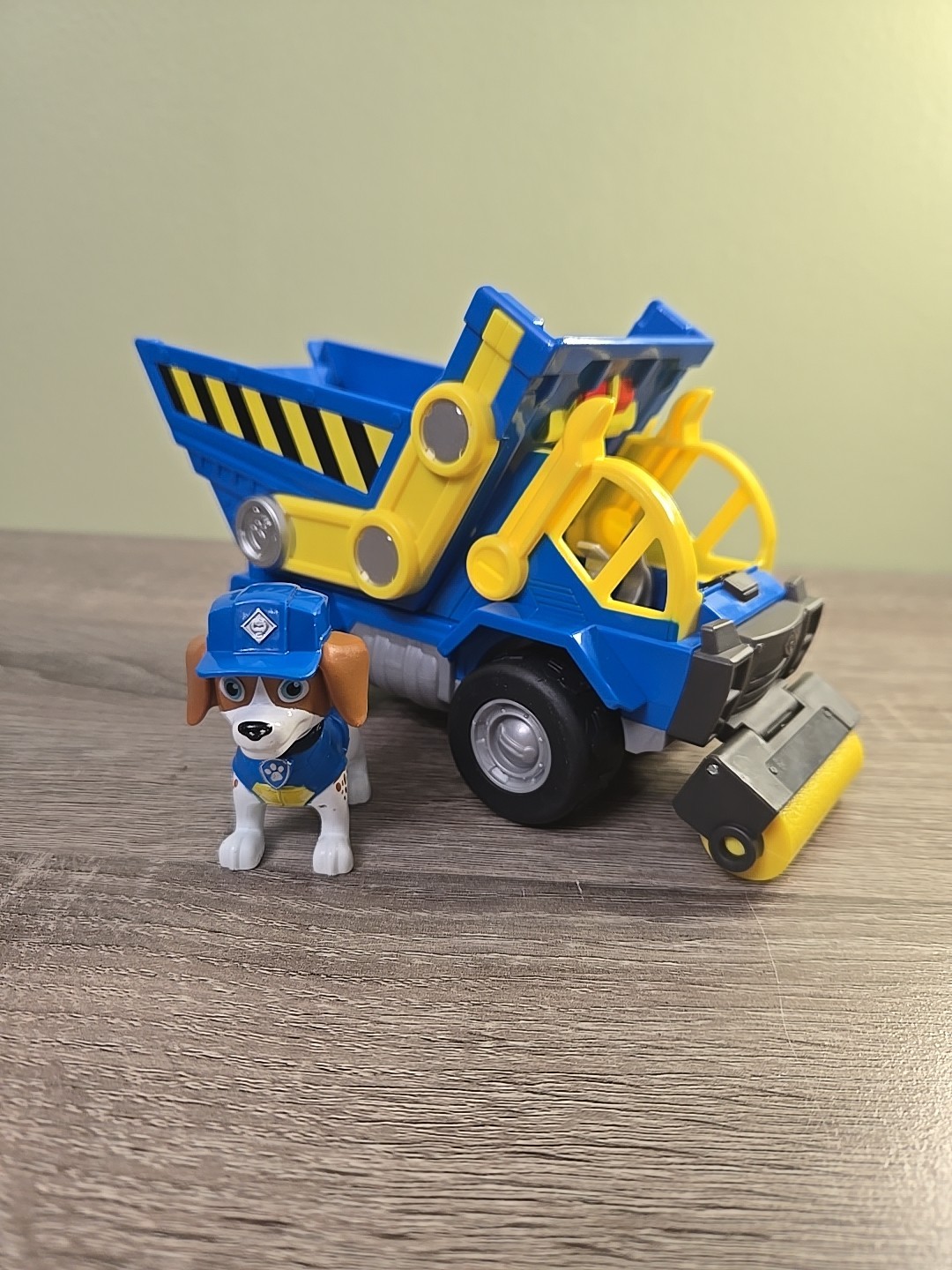 Rubble & Crew Wheeler’s Dump Truck Toy With Movable Parts And Figure!