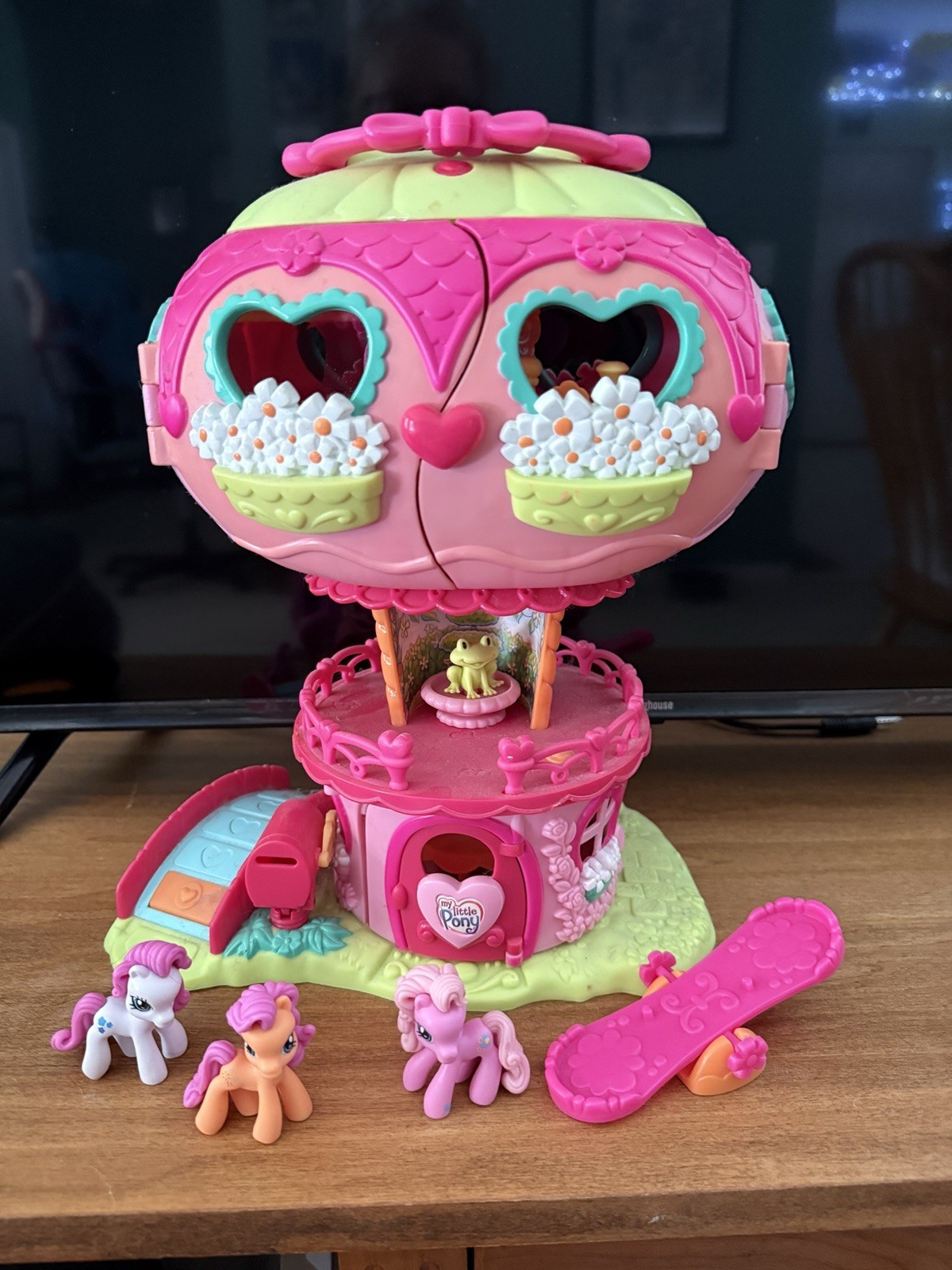 My Little Pony Ponyville Pinkie Pie’s Balloon Playhouse 2006 With 3 Figures
