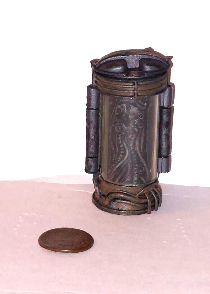Sci Fi related Space alien Specimen Case for 6 and 12 inch figures diorama piece