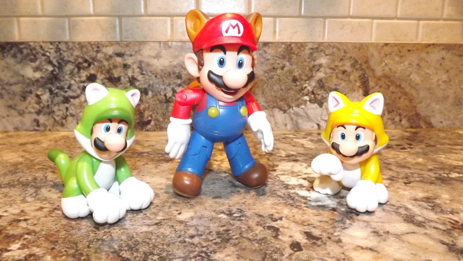Jakks Pacific 40560 World of Nintendo 4″ Mario RACCOON MARIO & Cat Luigi & Mario