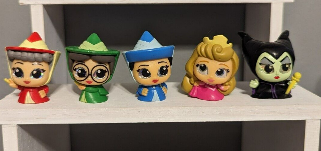 Sleeping Beauty/Aurora/Maleficent WITH GLITTERS! Disney Dooorables. 9 items!