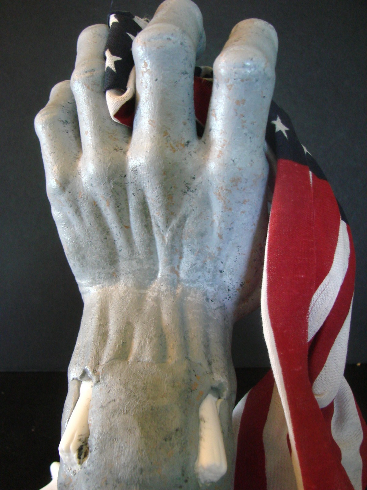 NEVER FORGET HAND Custom Kidrobot Santa Cruz Skateboards Screaming Hand Figure