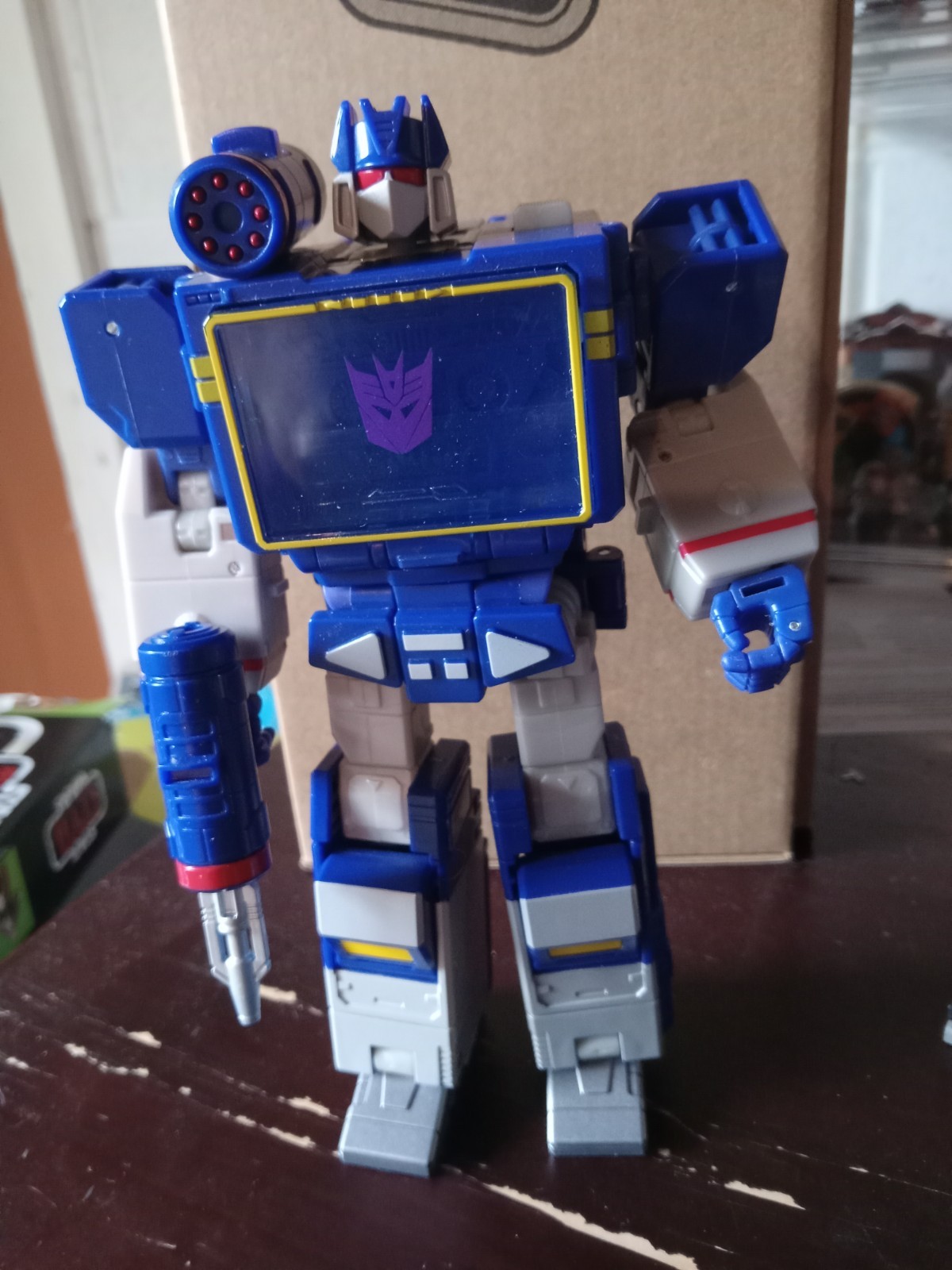 Transformers Studio Series 86 Leader Class Soundwave + 6 Cassets See Pictures