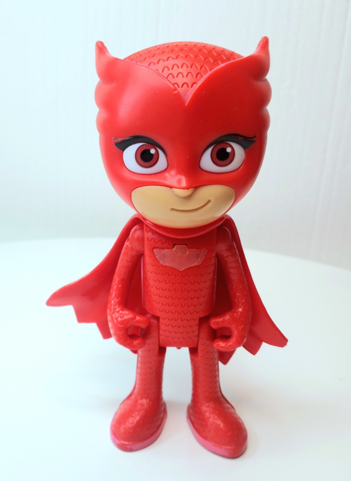 PJ Masks Owlette 6″ Poseable Deluxe Talking Action Figure BATTERIES INCLUDED