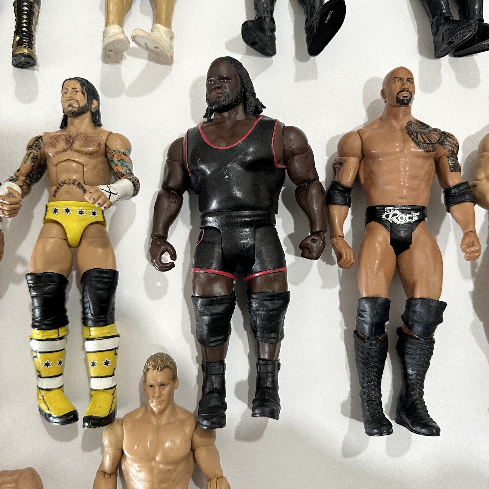 WWE wrestlers Lot Of 18 Plus 4 Flinging Wrestlers Including Raw ring