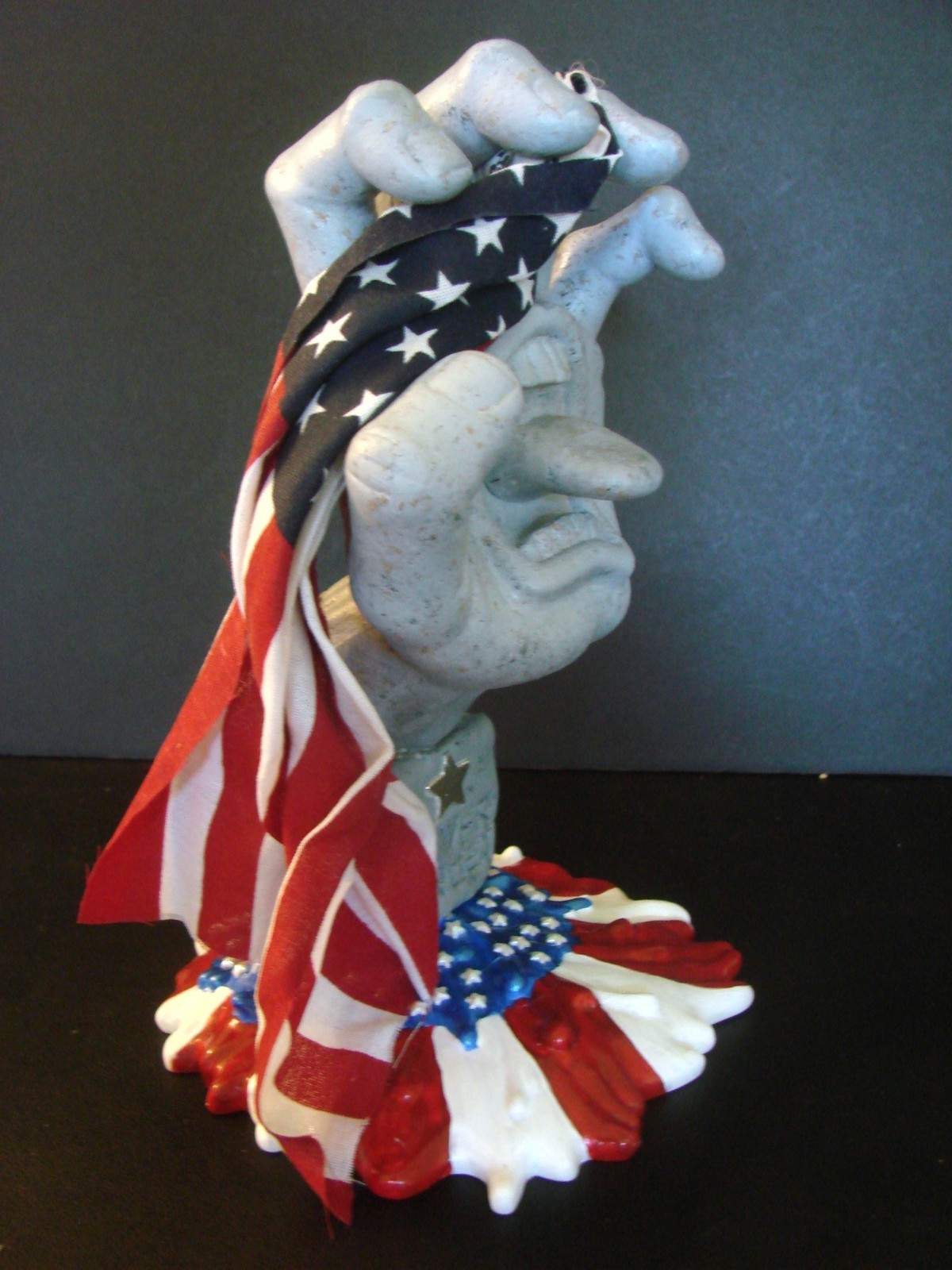 NEVER FORGET HAND Custom Kidrobot Santa Cruz Skateboards Screaming Hand Figure